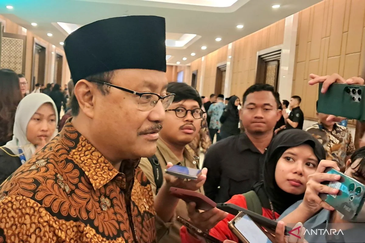 Gus Ipul Bongkar Hoaks Bansos: Fakta di Balik Isu Sepatu dan Kompor Sekolah Rakyat