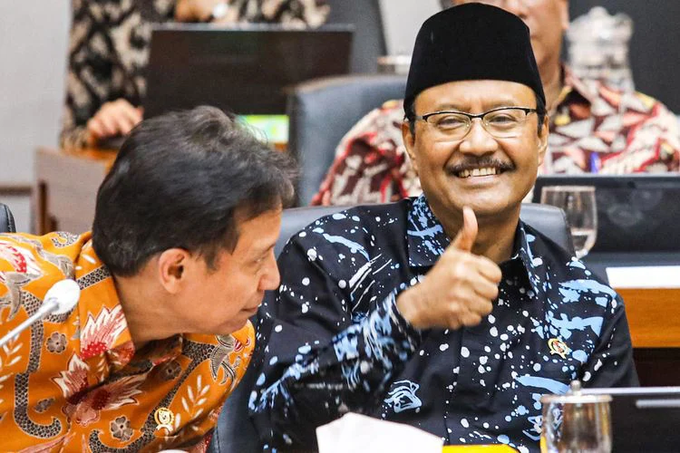 Gus Ipul Klarifikasi Tuduhan Korupsi Sepatu Sekolah Rakyat Rp 700 Ribu: Itu Pemberian Khofifah!