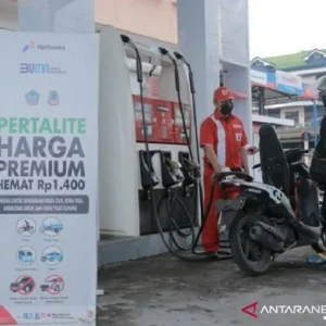 Harga BBM Melonjak, SPBU Premium Tak Jual Pertalite, dan Hoaks Gratis: Dampak bagi Konsumen dan Industri Otomotif