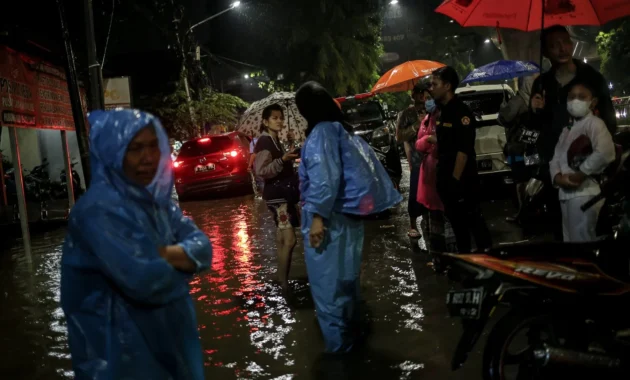 Hujan Lebat Mengguyur Sumut dan Jakarta, Siklon Hagupit Mengancam Lebih Banyak Daerah – Waspada Banjir!
