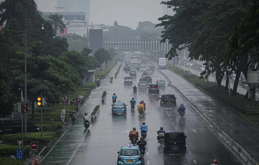 Hujan Ringan Mengguyur Jakarta: BMKG Ungkap Risiko Cuaca di Sore Hari Rabu 20 Mei 2026