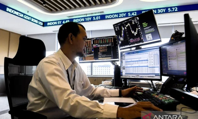 IHSG Pagi Melemah 0,28% di Level 6.112, 452 Saham Malas Bergerak