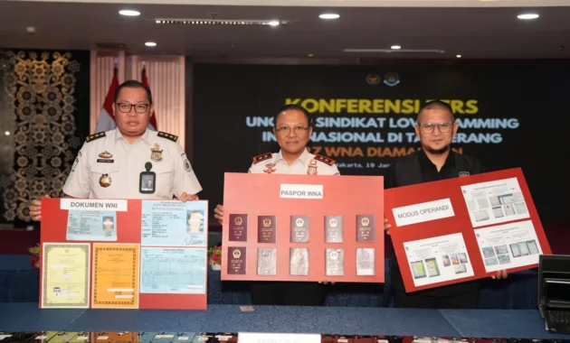 Imigrasi Bongkar Sindikat Love Scamming, 19 WNA Dideportasi
