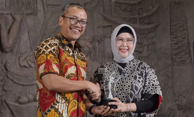 Implementasi Kepemimpinan EMAS, Direktur Human Capital Pegadaian Raih Penghargaan Top Women in Shaping Future Ready Organization