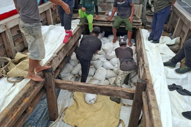 Indonesia Gencar Bangun Pusat Riset Timah di Bangka, Sementara TNI AL Gagalkan Pasir Timah Ilegal dari Kepri