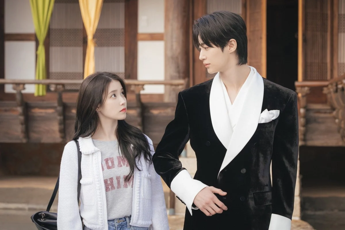 IU & Byeon Woo Seok Akhirnya Jadi Pasangan di Perfect Crown, Namun Kontroversi Sejarah Membayangi Kesuksesan