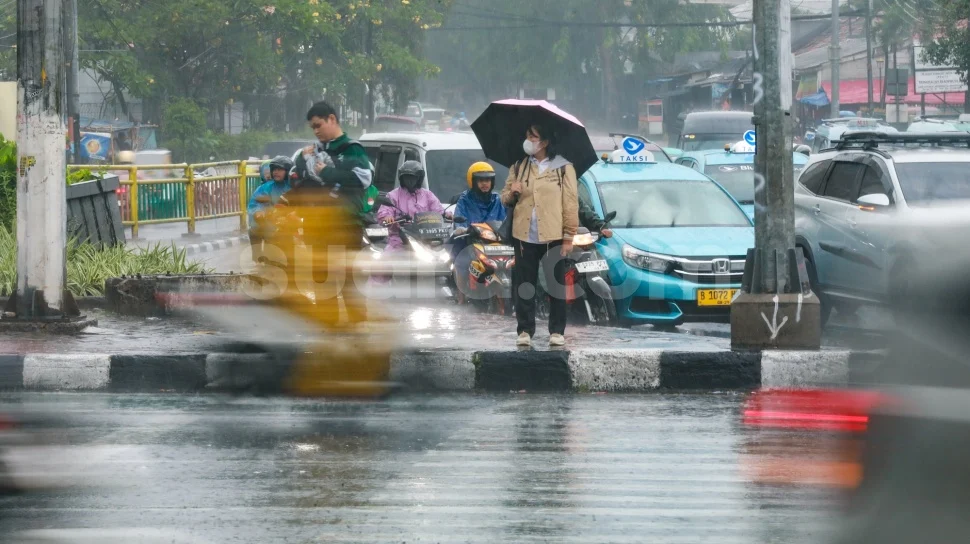 Jakarta Siap Disambut Hujan Ringan Sore Ini: Waspada Banjir Lalu Lintas