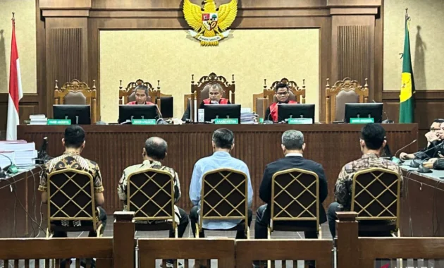 Jaksa Tuntut Tiga Terdakwa Kasus Suap DJKA Enam Tahun Penjara Jaksa Tuntut Tiga Terdakwa Kasus Suap DJKA Enam Tahun Penjara