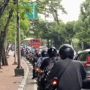 Jalan Raya Lenteng Agung Ambles, Polisi Imbau Masyarakat Cari Jalur Alternatif