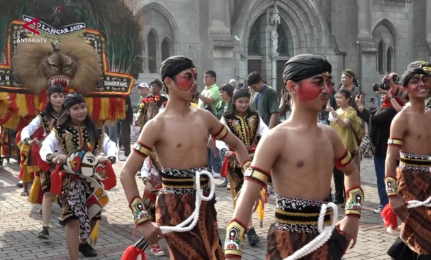 Jalan Santai Lintas Iman Warnai Perayaan 219 Tahun Keuskupan Agung Jakarta