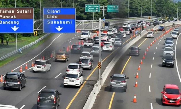 Jalur Tol Jagorawi Sibuk Diperbaiki, Lalu Lintas Libur Idul Adha Mengalami Lonjakan Signifikan Jalur Tol Jagorawi Sibuk Diperbaiki, Lalu Lintas Libur Idul Adha Mengalami Lonjakan Signifikan