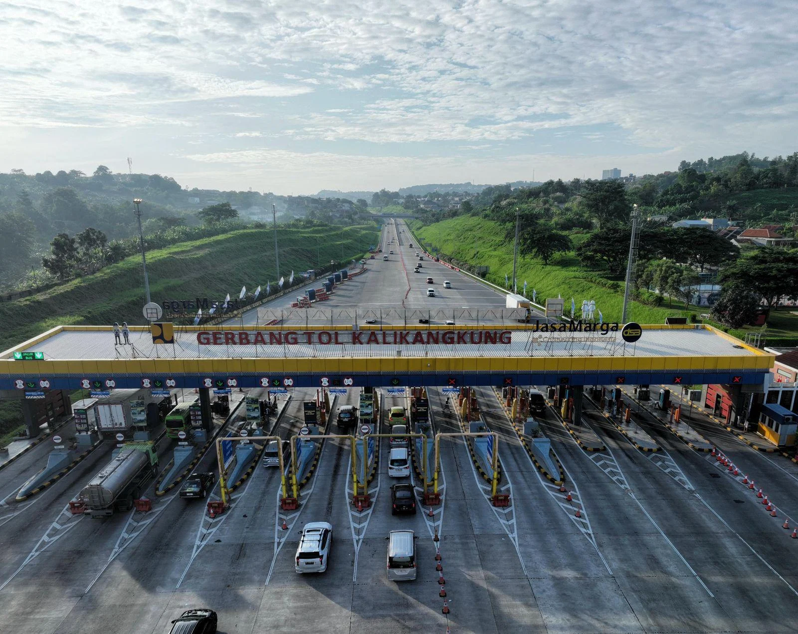 Jasamarga: 106.187 Kendaraan Melintasi Tol Trans Jawa saat Libur Panjang