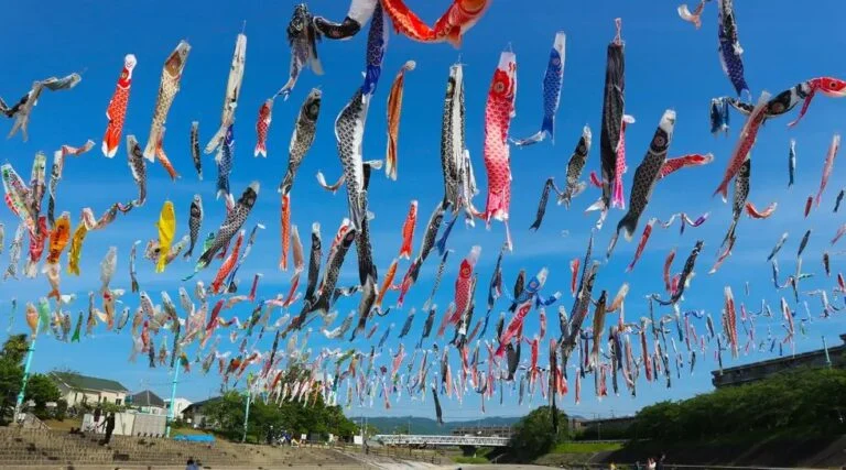 Jepang dalam Sorotan: Dampak Golden Week, Pajak Turis, dan Kontroversi Budaya yang Mengguncang Industri Pariwisata