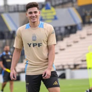 Julian Álvarez Tolak Rumor Barcelona: Fokus pada City, Bukan Energi untuk Hal Sia‑sia