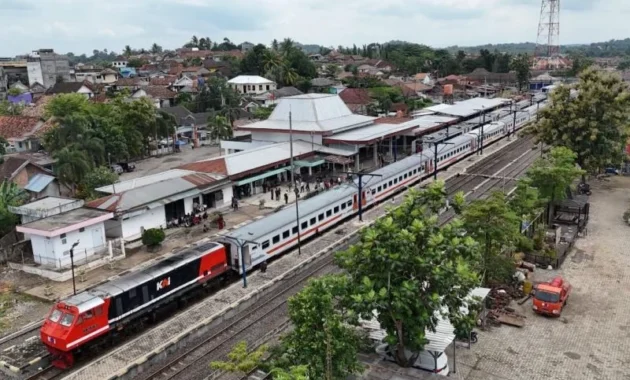 KAI Kirim 25 Unit Sarana Penumpang ke Sumatra Seiring Pertumbuhan Volume Pelanggan di Lampung dan Sumatra Selatan KAI Kirim 25 Unit Sarana Penumpang ke Sumatra Seiring Pertumbuhan Volume Pelanggan di Lampung dan Sumatra Selatan