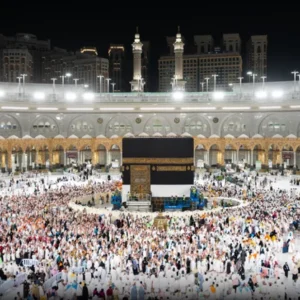 Kain Putih Melilit Ka'bah: Simbol Dimulainya Musim Haji 2026 dan Panduan Pakaian Ihram yang Tepat