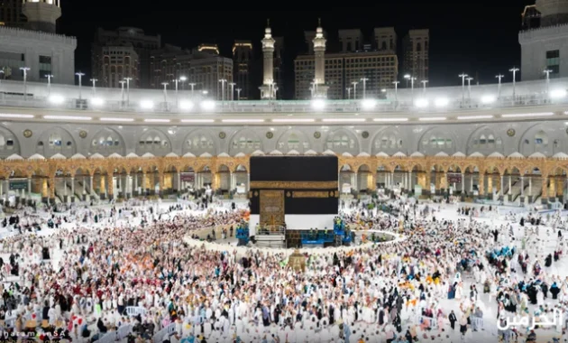 Kain Putih Melilit Ka'bah: Simbol Dimulainya Musim Haji 2026 dan Panduan Pakaian Ihram yang Tepat