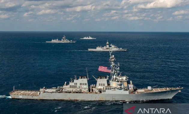 Kapal Perang Belanda dan China Bentrok di Laut China Selatan Kapal Perang Belanda dan China Bentrok di Laut China Selatan