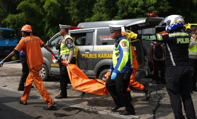 Kecelakaan di Tol Jakarta‑Cikampek, Korban Dilarikan ke RS Polri