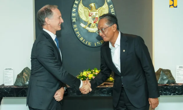 Kejati DKI Jakarta Tahan Mantan Dirjen Sumber Daya Air dan Dua Pejabat Kementerian Pekerjaan Umum Kejati DKI Jakarta Tahan Mantan Dirjen Sumber Daya Air dan Dua Pejabat Kementerian Pekerjaan Umum