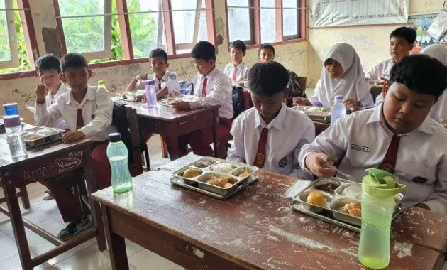 Kekacauan Dapur MBG di Majalengka Memicu Tindakan Cepat Pusat: 200 Siswa Surabaya Tertular Keracunan