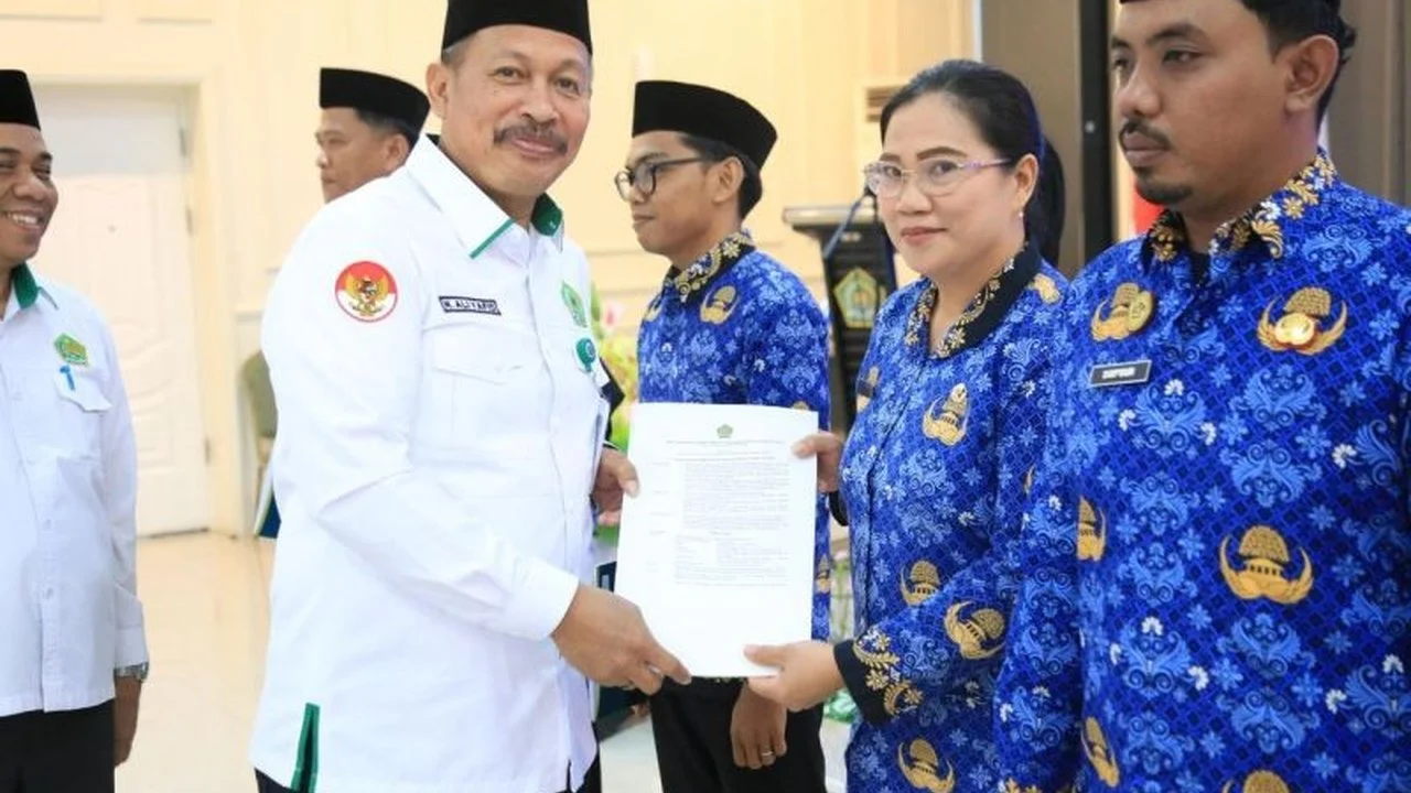 Kemenag Sulsel Serahkan SK Redistribusi 66 PPPK, Perkuat Kinerja Pelayanan Publik