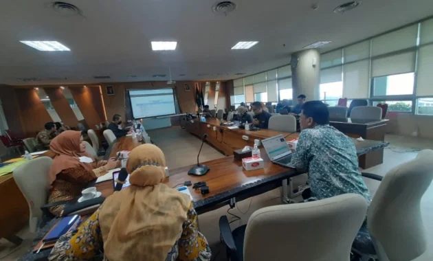 Kemendikbud Rencana Hapus Prodi Keguruan: Kontroversi, Kritik Akademisi, dan Dampak Masa Depan