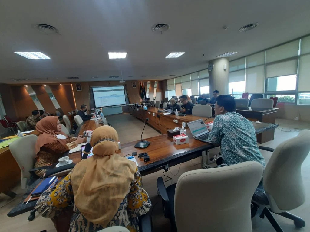 Kemendikbud Rencana Hapus Prodi Keguruan: Kontroversi, Kritik Akademisi, dan Dampak Masa Depan