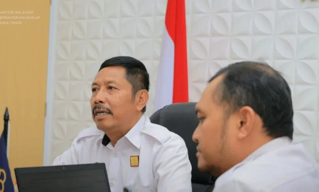 Kemenkum Jatim Kukuhkan 46 Kepala Desa Banyuwangi sebagai Paralegal Bantuan Hukum Kemenkum Jatim Kukuhkan 46 Kepala Desa Banyuwangi sebagai Paralegal Bantuan Hukum
