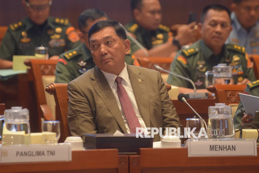 Kepada Komisi I DPR, Menhan Bantah Beri Izin AS Melintasi Udara RI