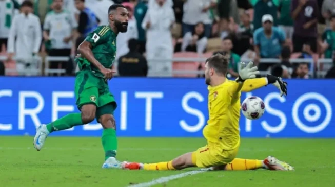 Kepanikan di Ajax: Kritik Tajam pada Maarten Paes dan Sinyal Perombakan Besar Musim Depan