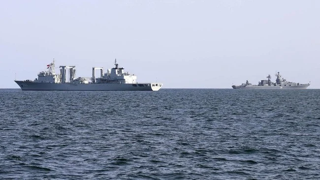 Ketegangan Memuncak di Teluk Oman: Iran Sita Tanker, AS Lumpuhkan Dua Kapal, dan Risiko Perang di Selat Hormuz