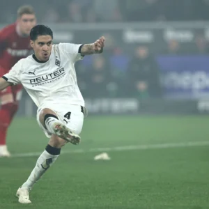 Kevin Diks Cetak Gol Spektakuler dalam Kemenangan 4-0 Borussia Mönchengladbach atas Hoffenheim
