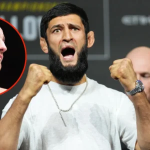 Khamzat Chimaev Gigit Sean Strickland dalam Konferensi Pers UFC 328: Drama, Trash Talk, dan Persiapan Pertarungan Besar