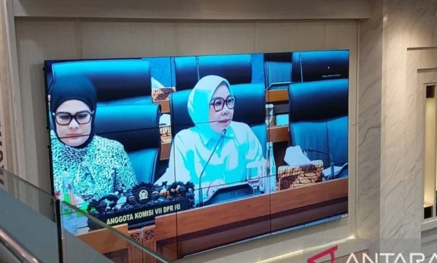 Komisi VII DPR Usulkan Pendirian 1.000 Bioskop Desa dengan Dana APBN 2027 Komisi VII DPR Usulkan Pendirian 1.000 Bioskop Desa dengan Dana APBN 2027
