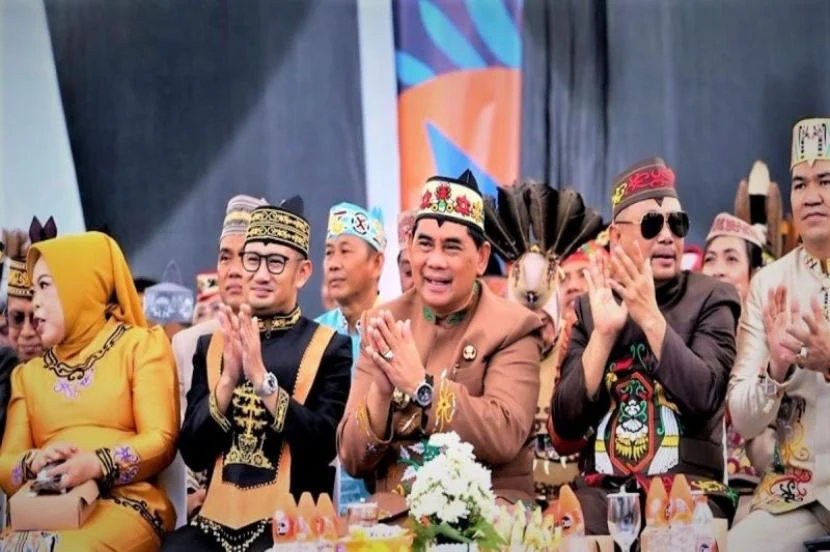 Kontingen Barito Utara Memukau di Pawai Budaya FBIM 2026