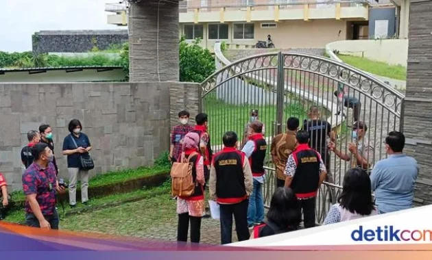 KPK Amankan Kontainer dan Geledah Rumah Pengusaha Heri Black di Semarang Terkait Dugaan Suap Bea Cukai