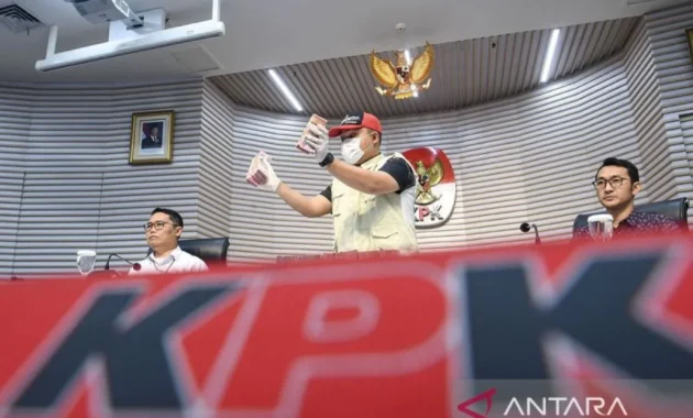 KPK Cecar Plt Wali Kota Madiun Terkait Dugaan Pemerasan dan Gratifikasi Maidi KPK Cecar Plt Wali Kota Madiun Terkait Dugaan Pemerasan dan Gratifikasi Maidi