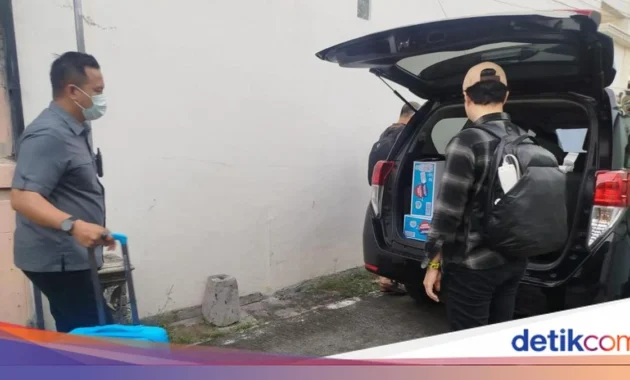 KPK Geledah Rumah Pengusaha Pacitan Terkait Korupsi Bupati Ponorogo