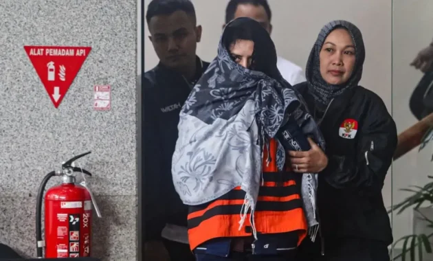KPK Temukan 9 Kotak Jam Tangan Mewah dari Rumah Fadia Arafiq, Tapi yang Disita Hanya 5 KPK Temukan 9 Kotak Jam Tangan Mewah dari Rumah Fadia Arafiq, Tapi yang Disita Hanya 5