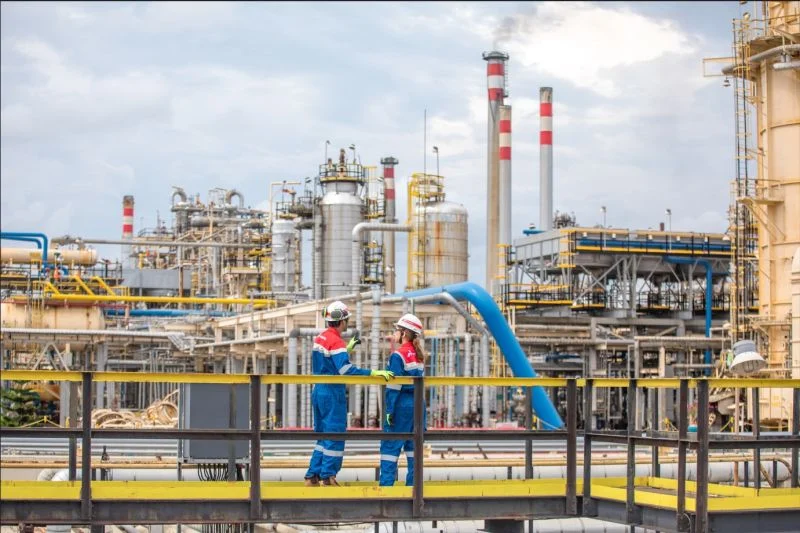 Krisis Kilang Minyak Global: Dari Sanksi Amerika ke Inovasi Bioavtur Indonesia