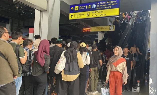 KRL Duri‑Tangerang Gangguan, Penumpang Cemas KRL Duri‑Tangerang Gangguan, Penumpang Cemas