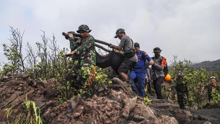 Kronologi Penemuan Pendaki Meninggal di Dekat Kawah Saat Erupsi Gunung Dukono