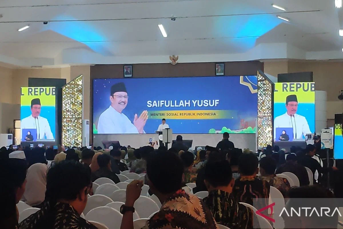 Kunker ke Pamekasan, Mensos Pantau Sekolah Rakyat & Pelaksanaan Bansos