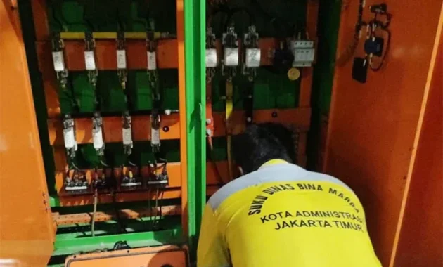 Lampu Jalan Rawamangun Kembali Menyala: Upaya Cepat Atasi Pemadaman Akibat Pencurian Panel Listrik