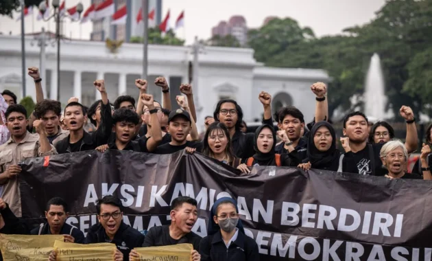 Lebih dari Seribu Orang Ikuti Aksi Kamisan Reformasi 1998 Lebih dari Seribu Orang Ikuti Aksi Kamisan Reformasi 1998