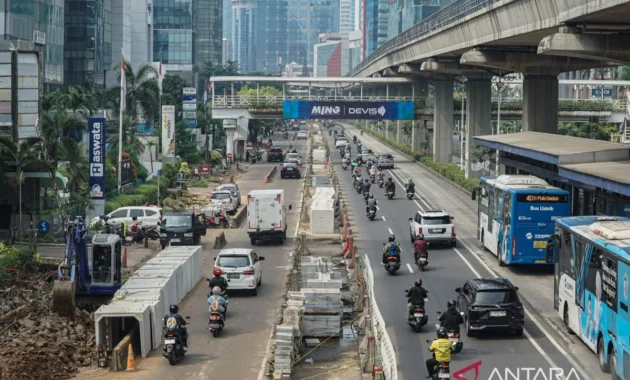 Legislator DKI Usulkan Kajian Lalu Lintas & PKL Sebelum Terapkan CFD di Rasuna Said