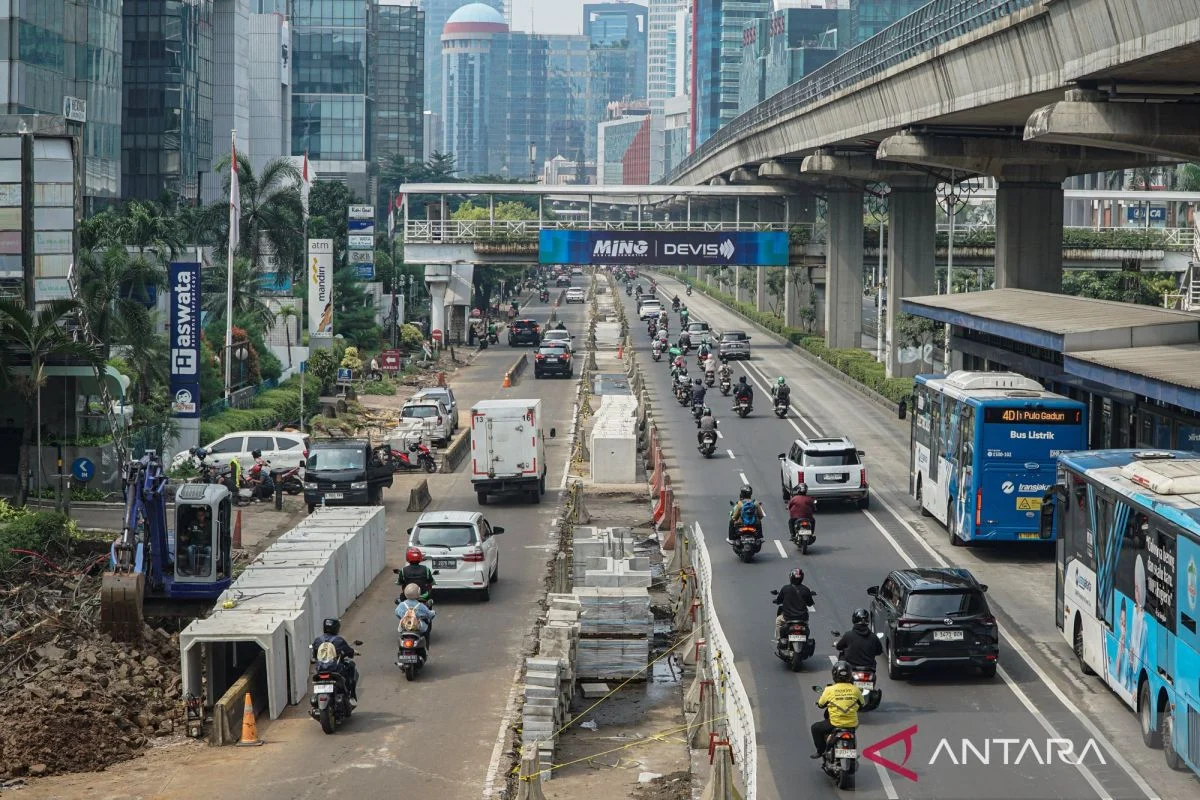 Legislator DKI Usulkan Kajian Lalu Lintas & PKL Sebelum Terapkan CFD di Rasuna Said