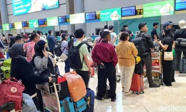 Libur Panjang May Day, Hampir 125 Ribu Penumpang Padati Bandara Soekarno-Hatta Libur Panjang May Day, Hampir 125 Ribu Penumpang Padati Bandara Soekarno-Hatta