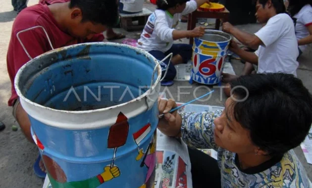 Lomba Lukis Tong Sampah di Cimahi Ajak Warga Peduli Lingkungan